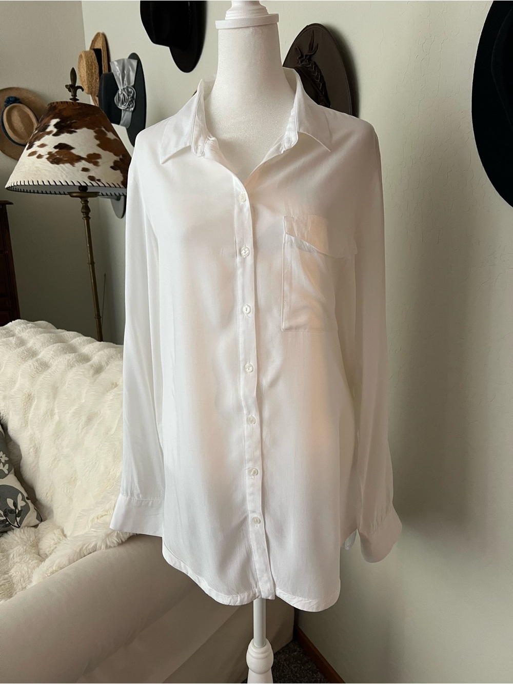 Velvet Heart White 100% Rayon Button Down Blouse  Medium M. NWT
